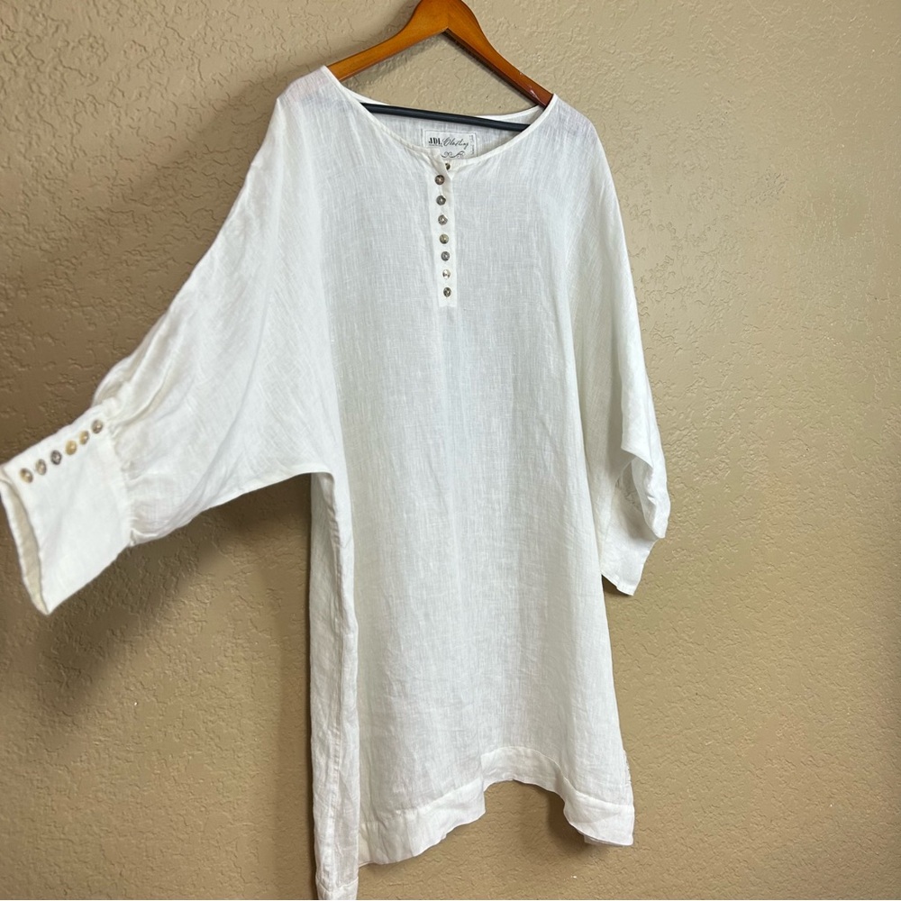 JDL white linen dress in M/L with brown button  Lagenlook oversized